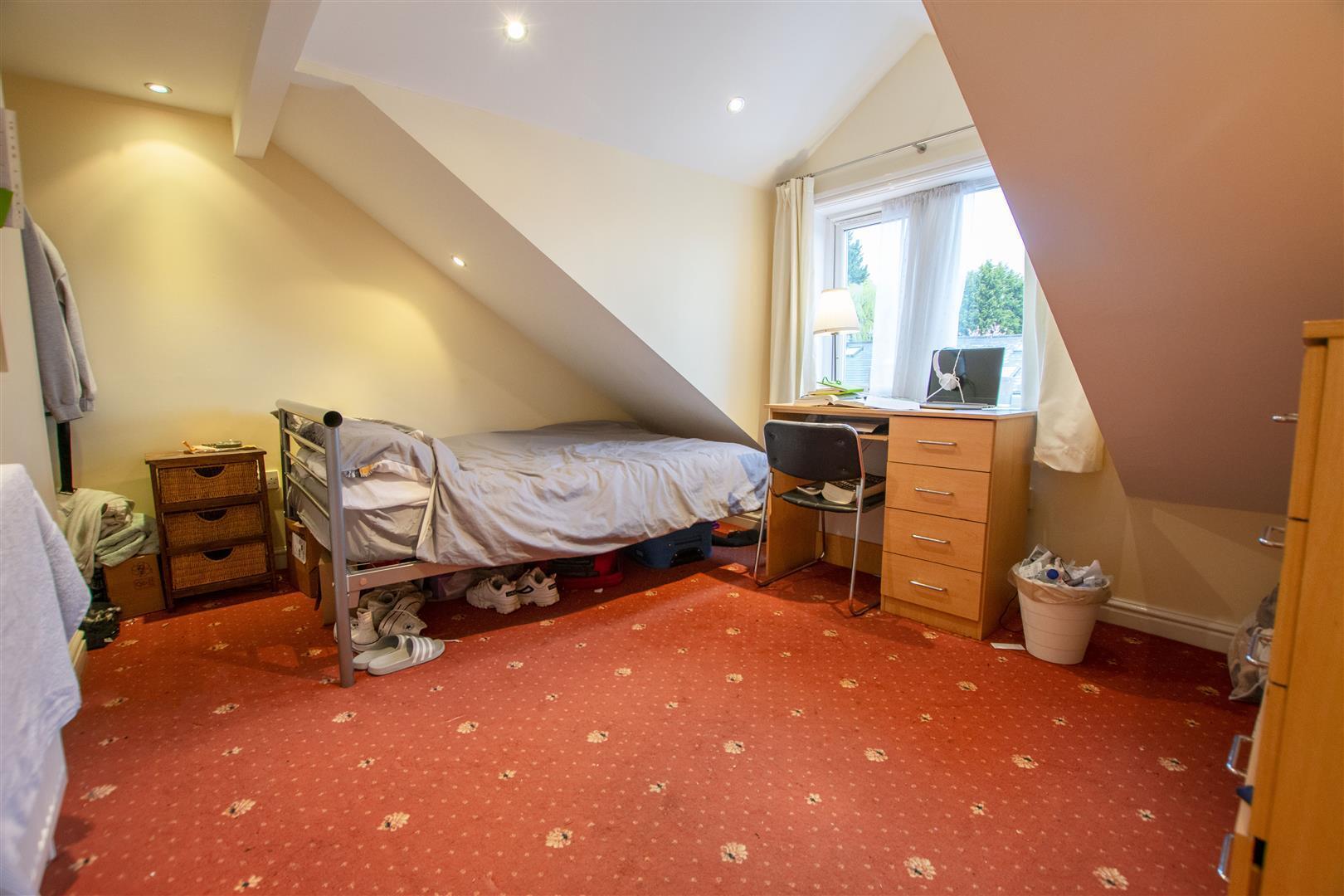 Room Heeley Road in Birmingham