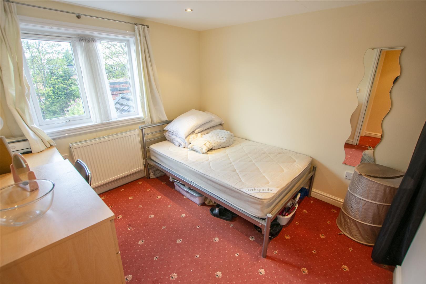 Room Heeley Road in Birmingham