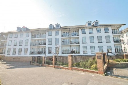 Flat Commercial Place in Gravesham