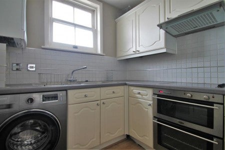 Flat Commercial Place in Gravesham