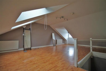 Flat Commercial Place in Gravesham