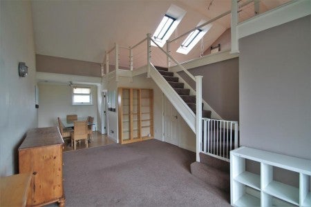 Flat Commercial Place in Gravesham