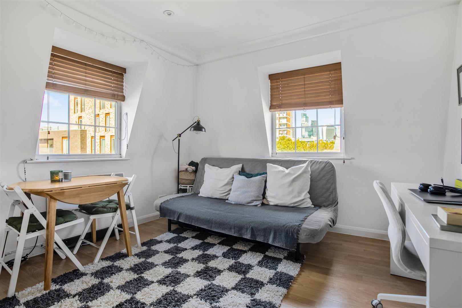 Flat Newington Causeway in Greater London