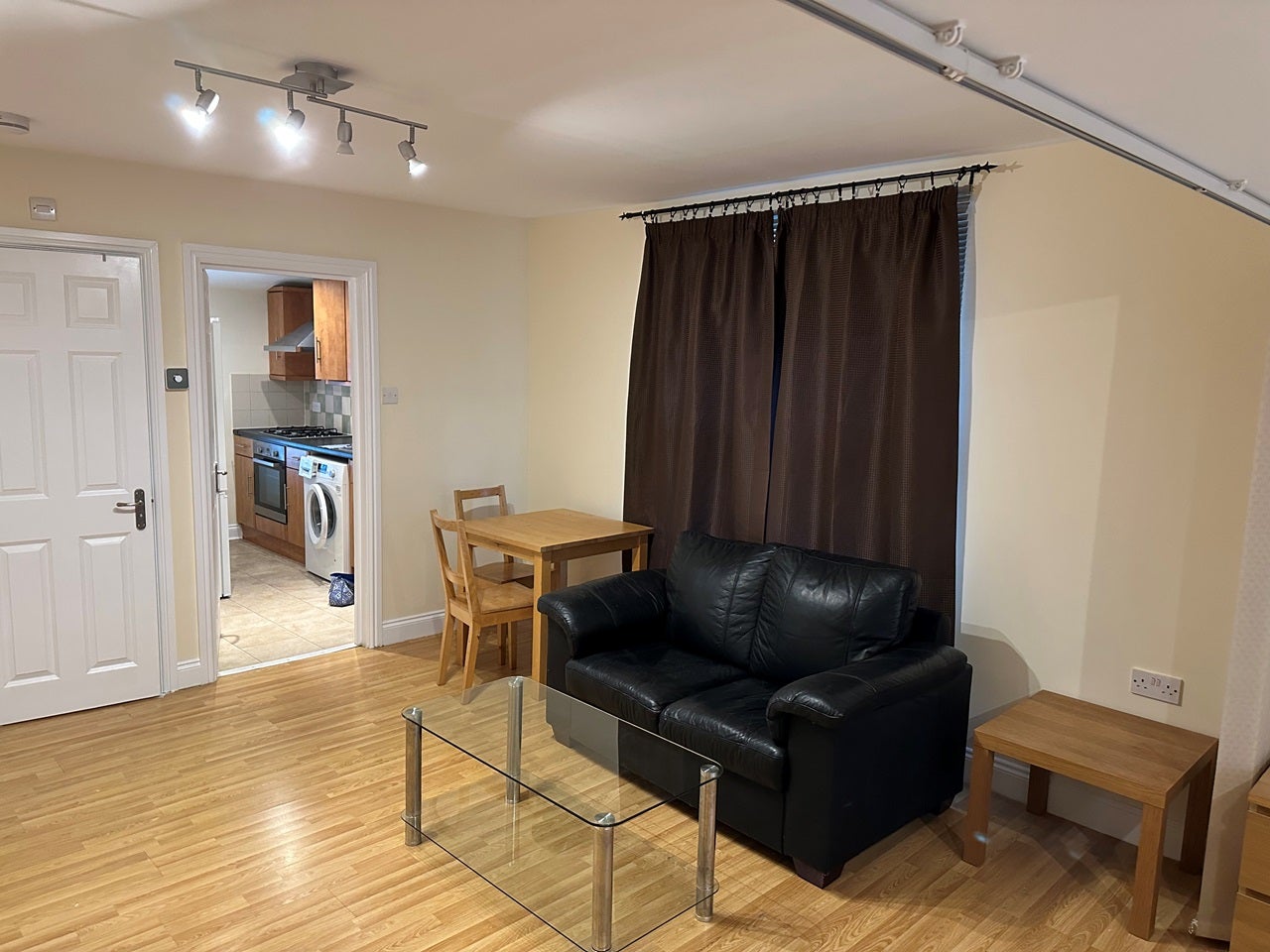 Flat Sunnyhill Road in Greater London