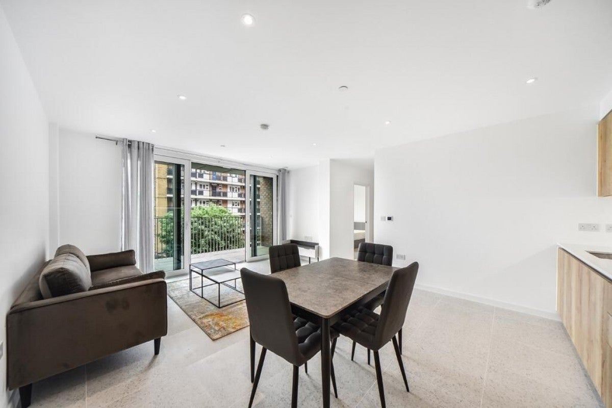 Flat Cavell Street in Greater London