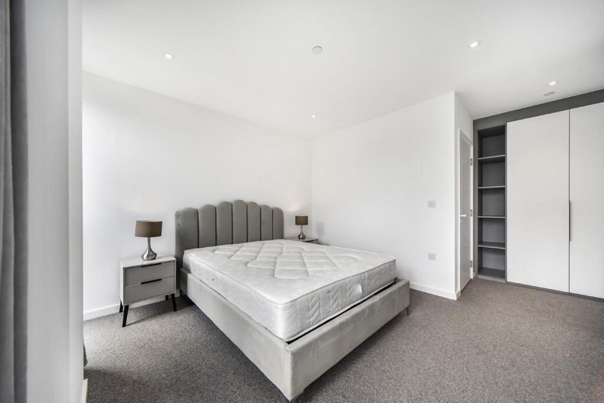 Flat Cavell Street in Greater London