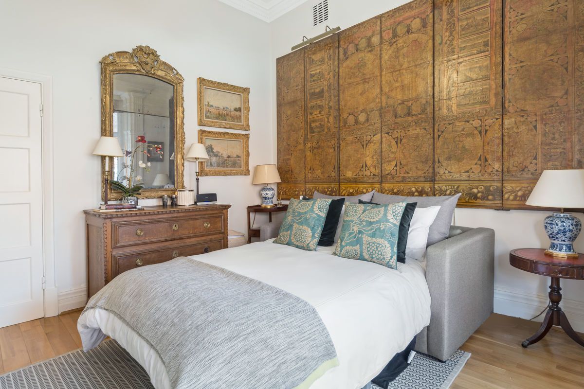 Flat Egerton Gardens in Greater London