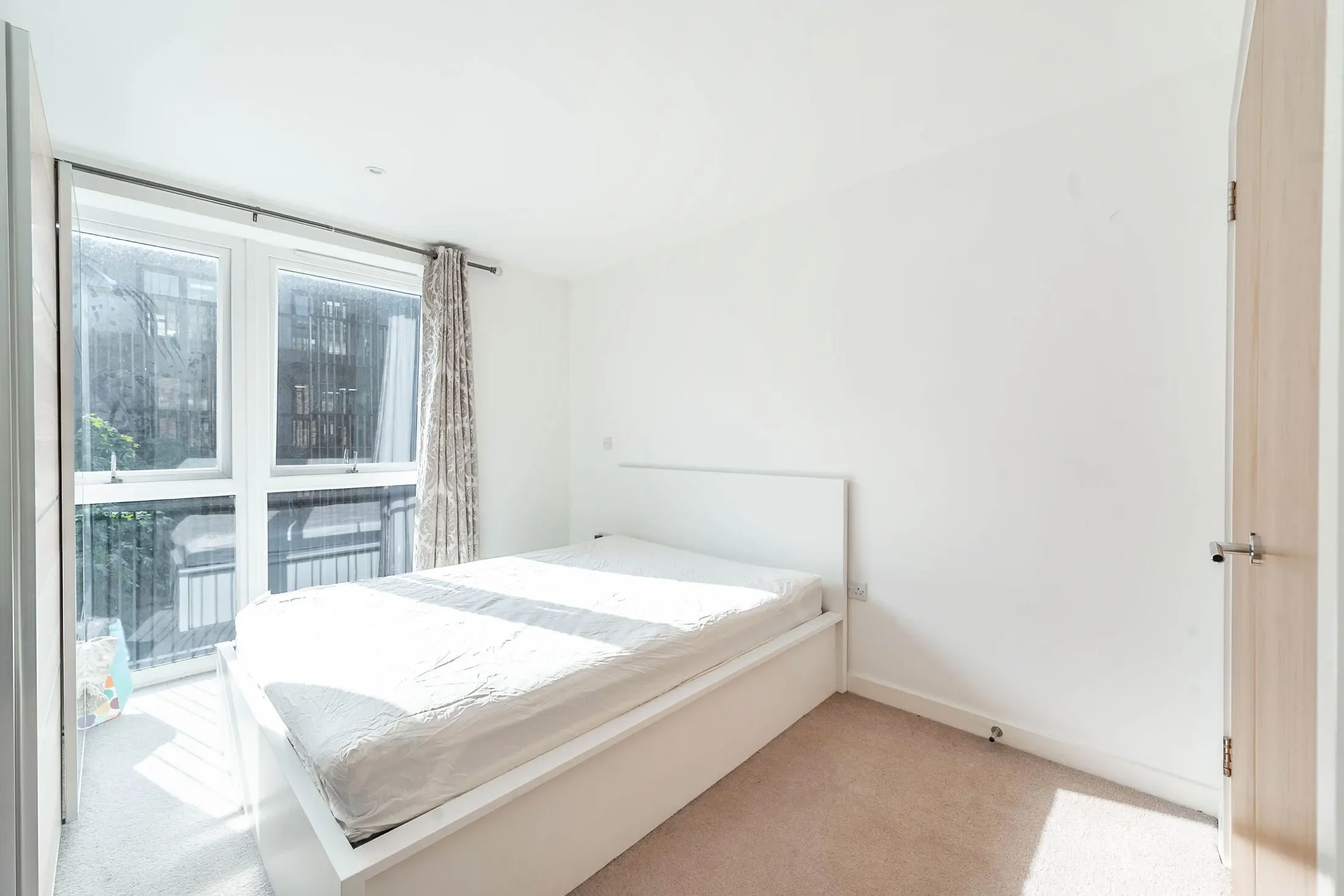 Flat Howard Road in Greater London