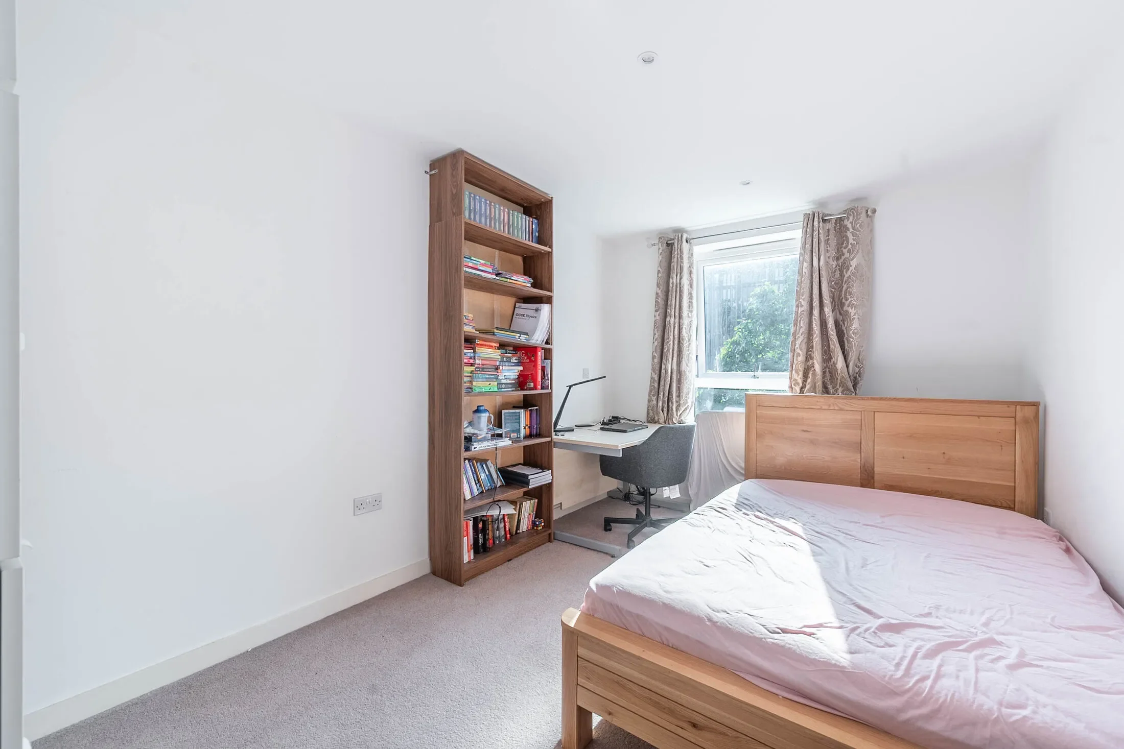 Flat Howard Road in Greater London