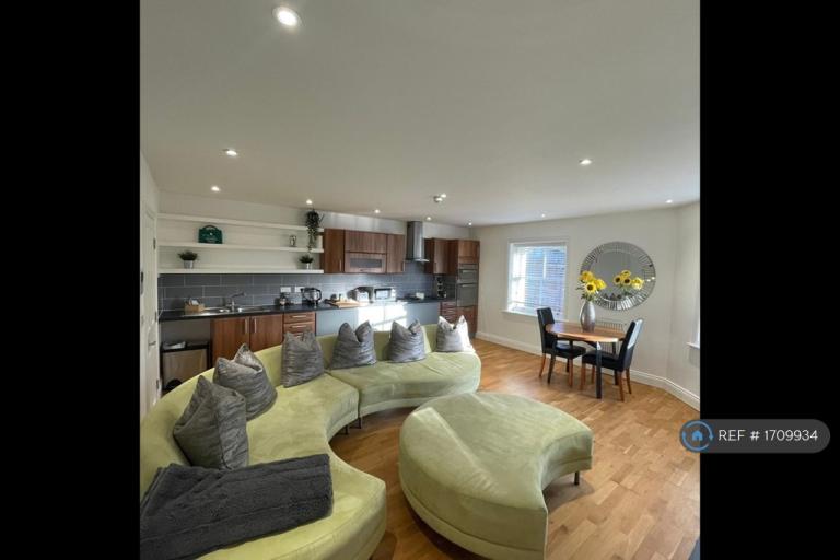 Flat Bouverie Road West in Folkestone and Hythe District
