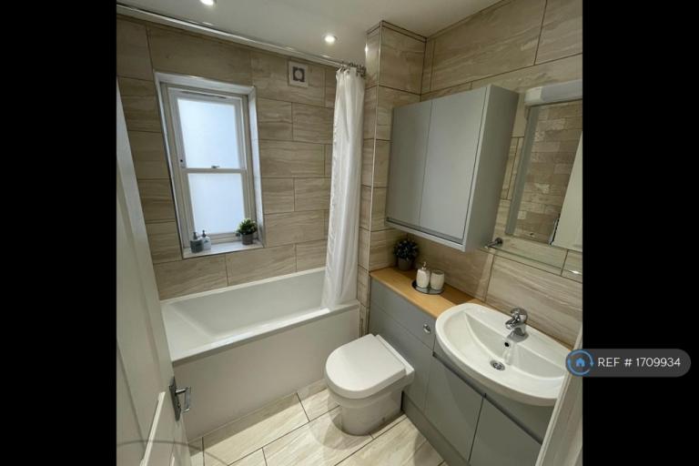 Flat Bouverie Road West in Folkestone and Hythe District