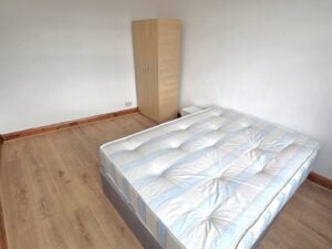 Flat Burnley Road in Greater London