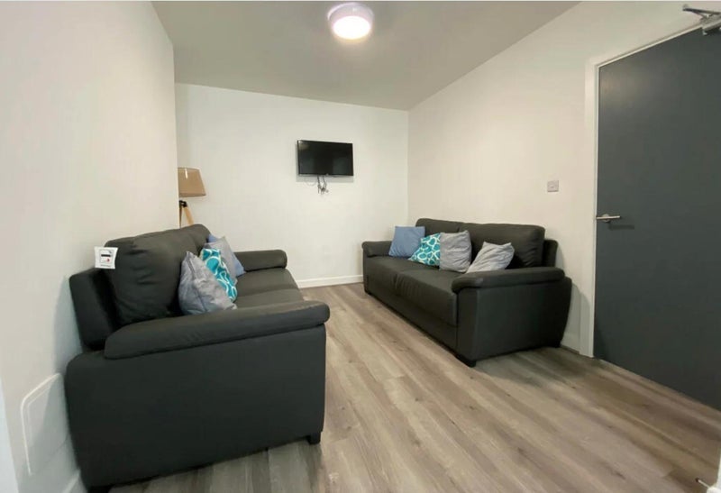 Room Laburnum Place in Bootle
