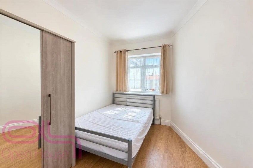 Flat South Road in Greater London