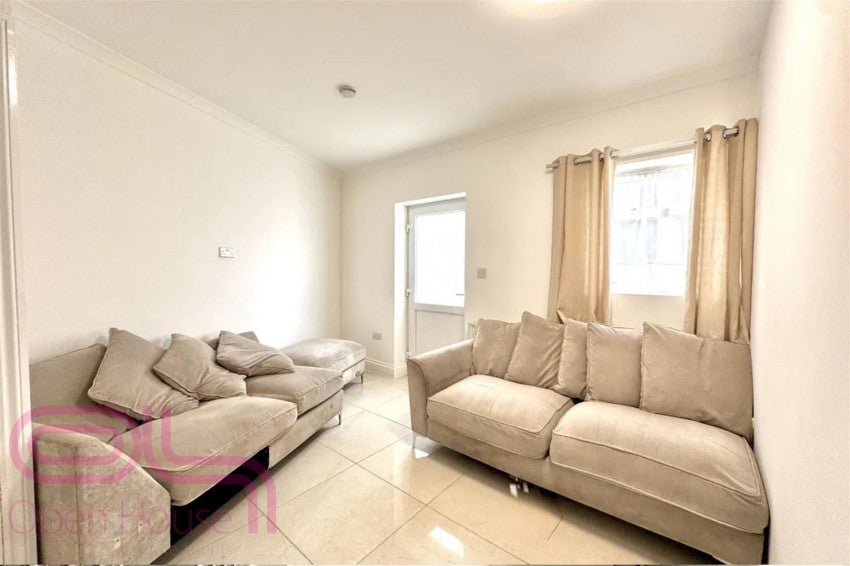 Flat South Road in Greater London