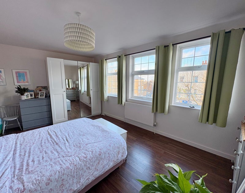 Flat Lordship Lane in Greater London