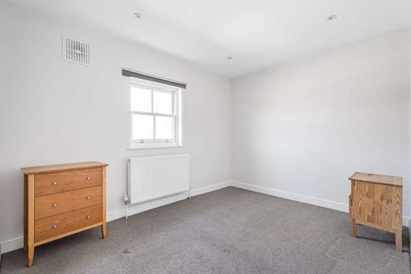 House Cephas Avenue in Greater London