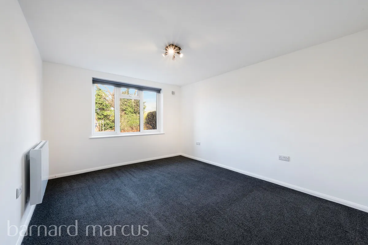 Flat St Philips Avenue in Greater London