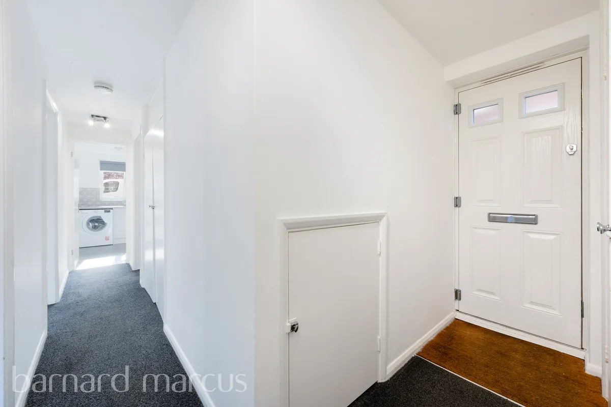 Flat St Philips Avenue in Greater London
