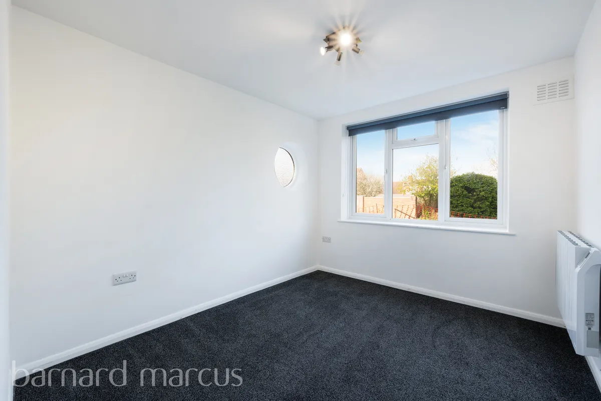 Flat St Philips Avenue in Greater London