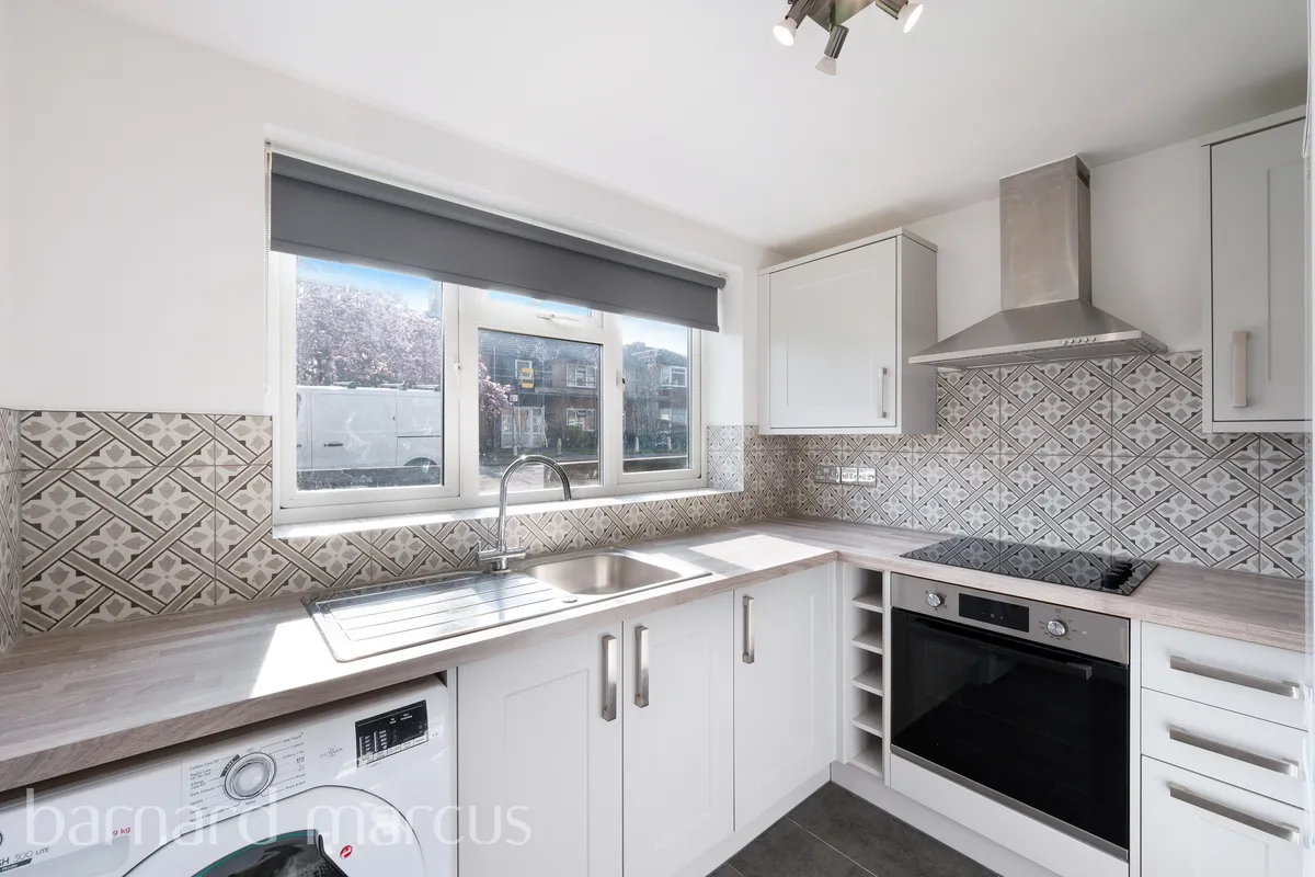 Flat St Philips Avenue in Greater London