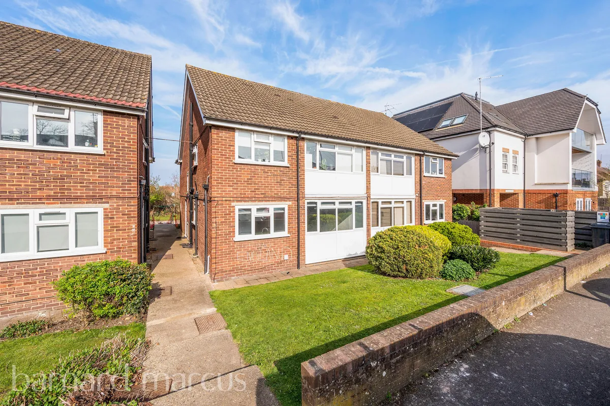 Flat St Philips Avenue in Greater London