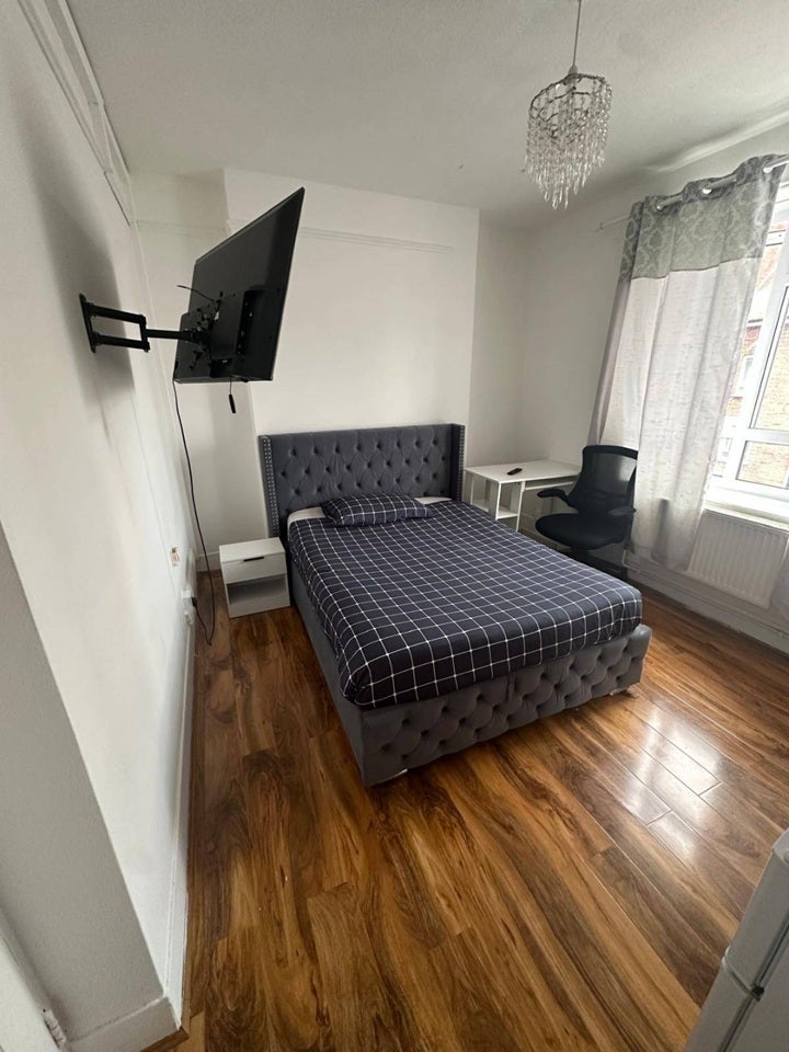 Room Clapham High Street in Greater London