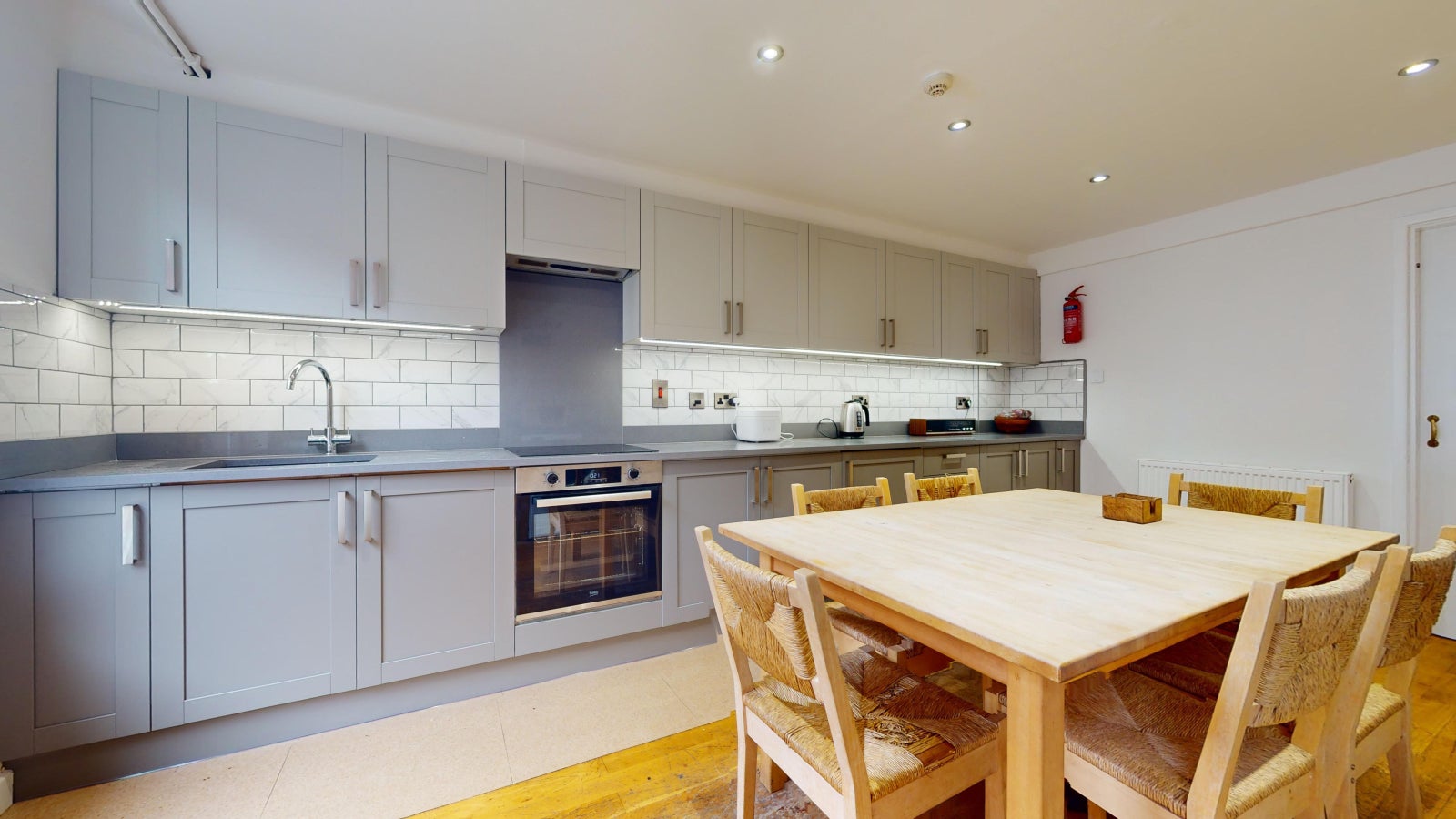 Room Richmond Avenue in Leeds