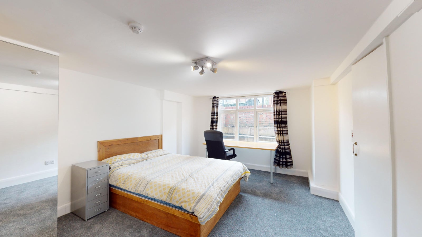 Room Richmond Avenue in Leeds