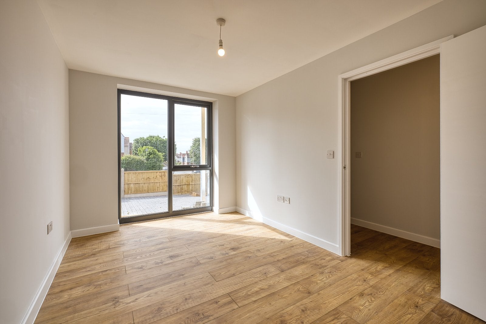Flat Allenby Road in Thanet