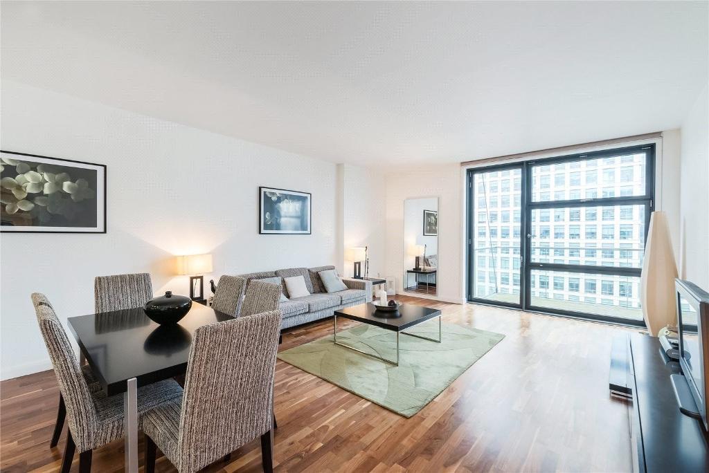 Flat South Quay Square in Greater London