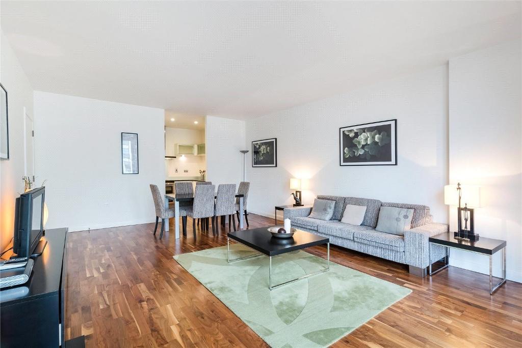 Flat South Quay Square in Greater London