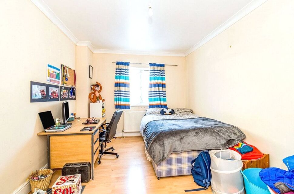Flat Blenheim Gardens in Southampton