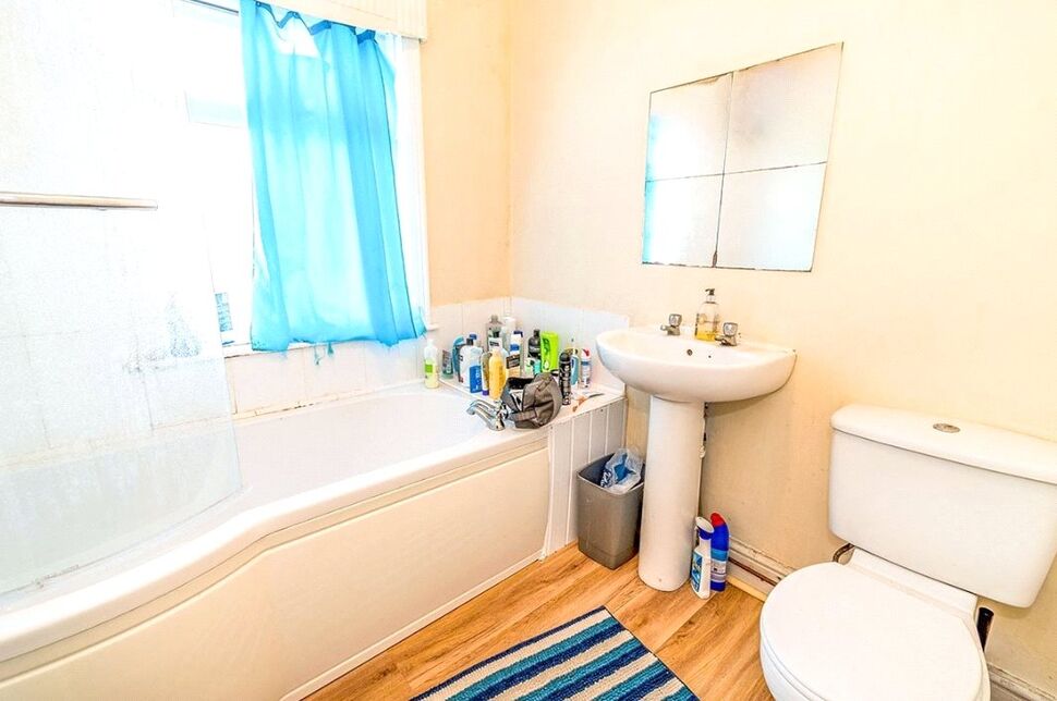 Flat Blenheim Gardens in Southampton