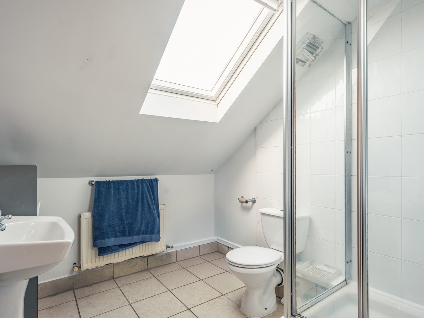 Room Dinsdale Road in Newcastle upon Tyne