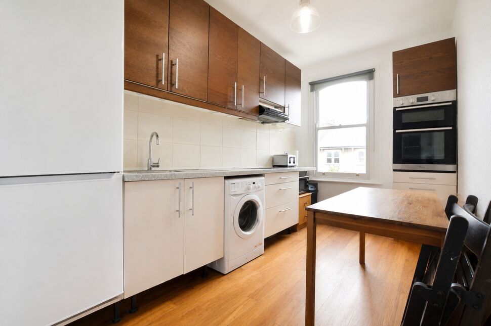 Flat Tressillian Road in Greater London