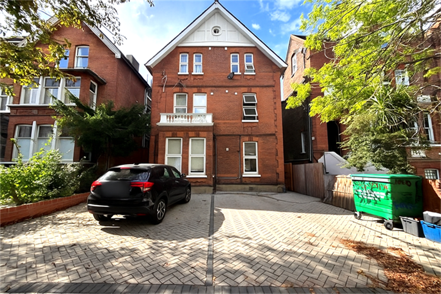 Flat Hermon Hill in Greater London
