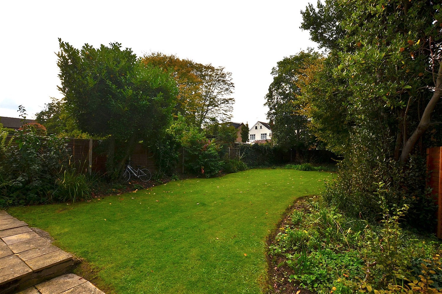 Flat Hermon Hill in Greater London