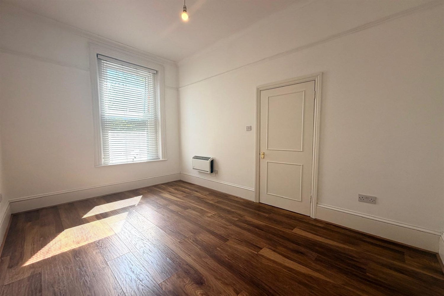Flat Hermon Hill in Greater London