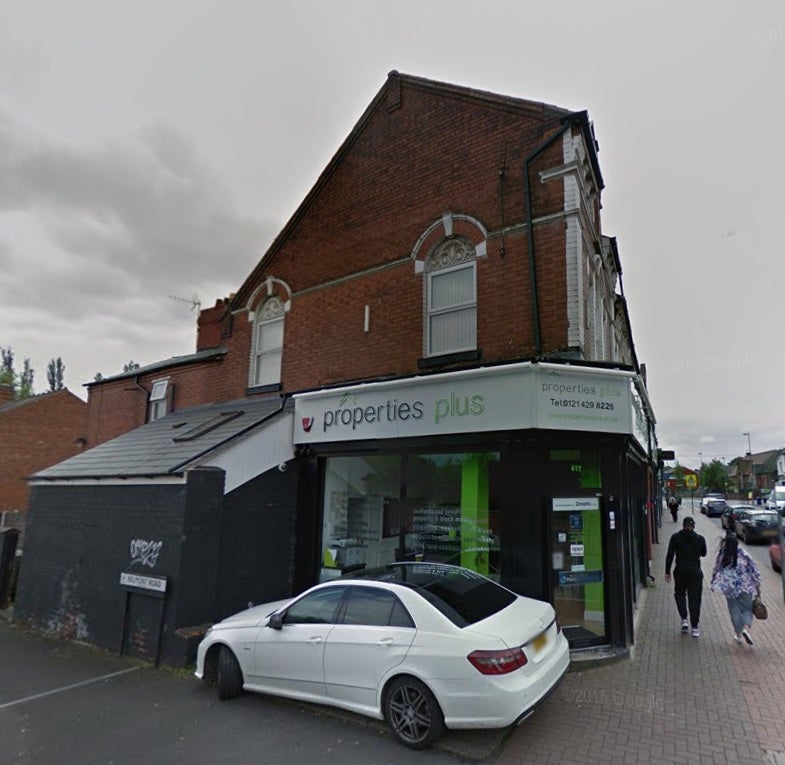 Flat Bearwood Road in Birmingham