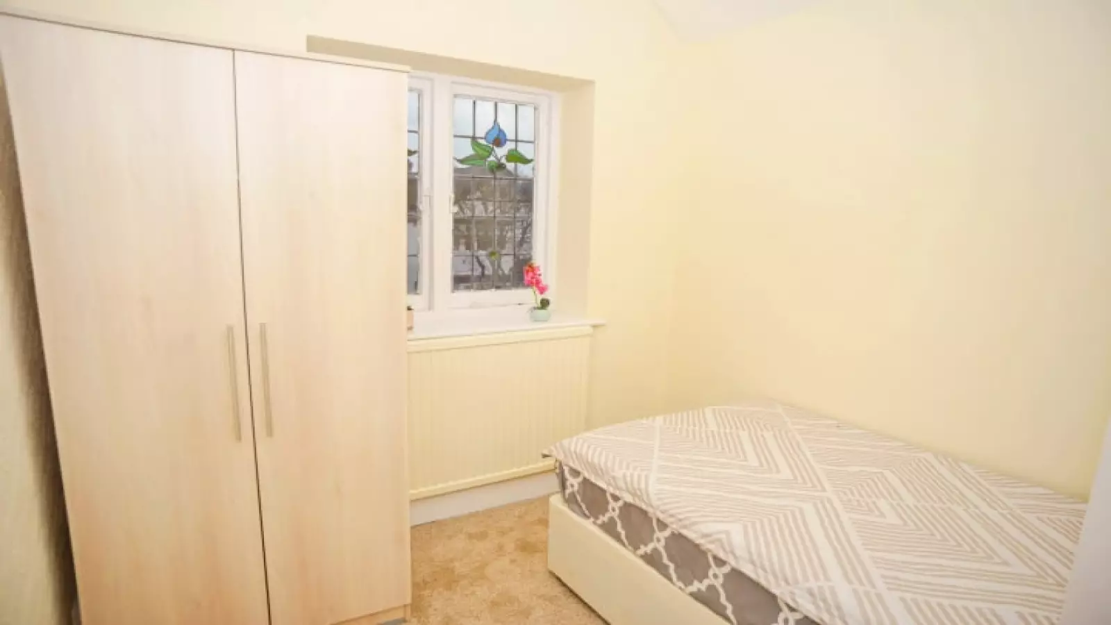 Flat Heathdene Road in Greater London