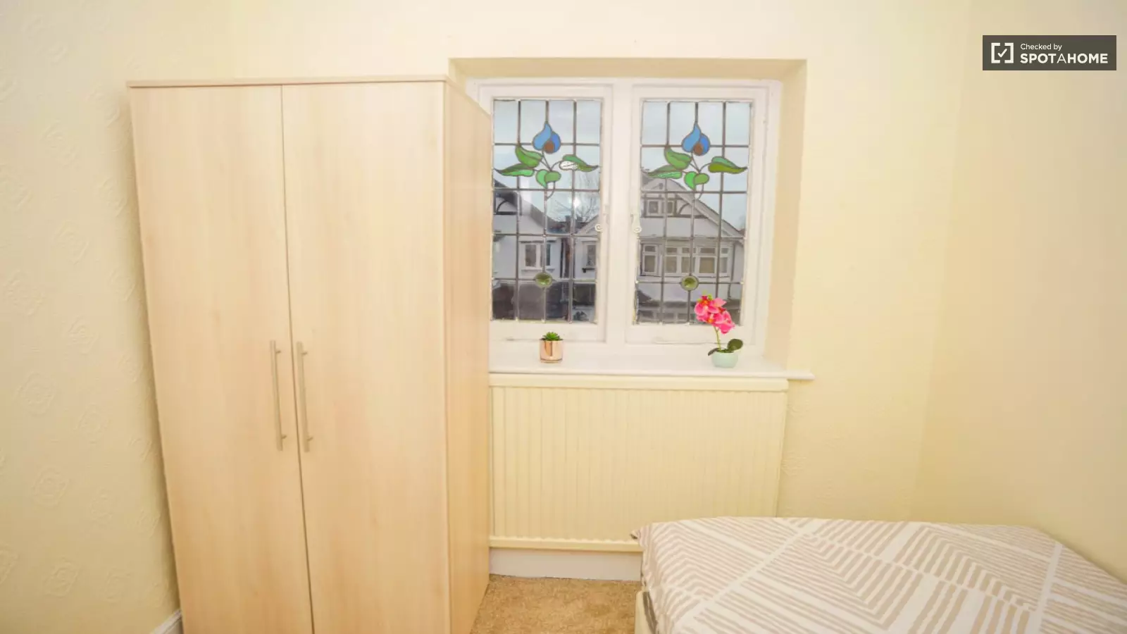 Flat Heathdene Road in Greater London
