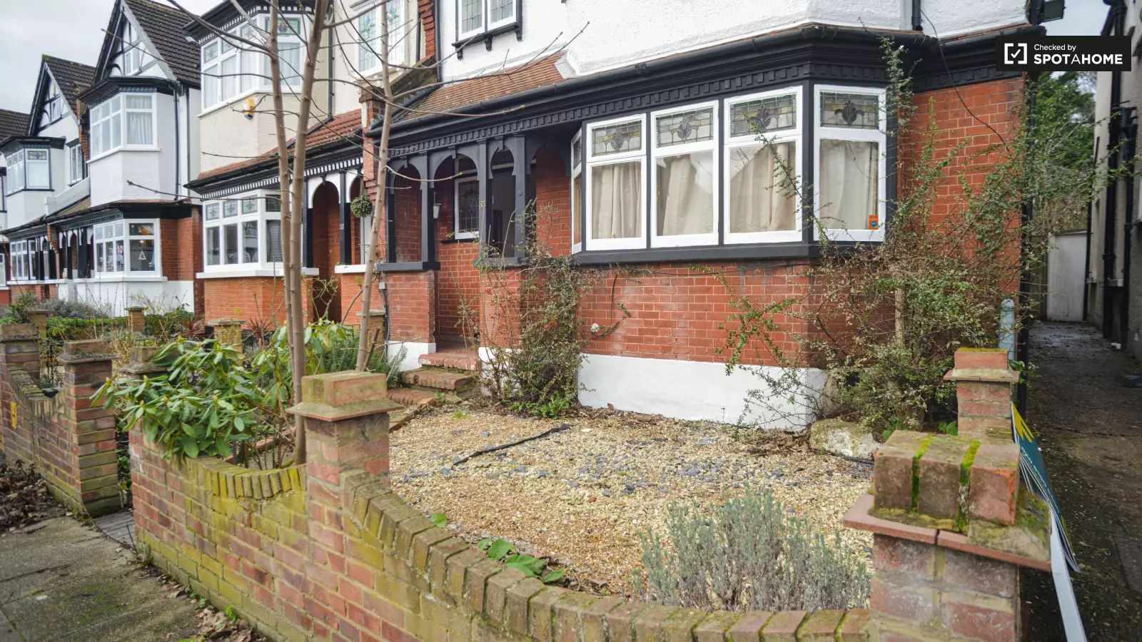 Flat Heathdene Road in Greater London