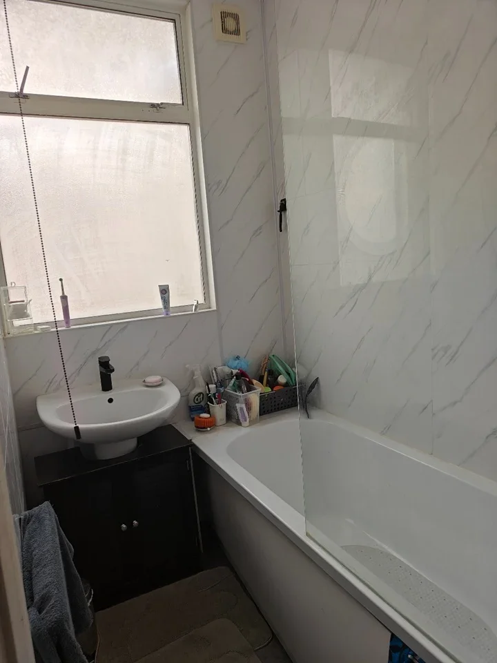 Room Burlington Road in Greater London