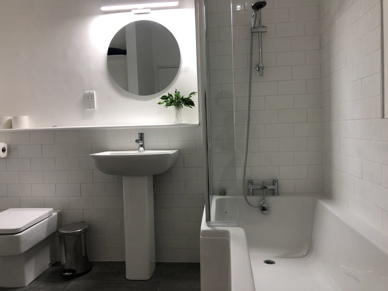 Room High Street in Greater London