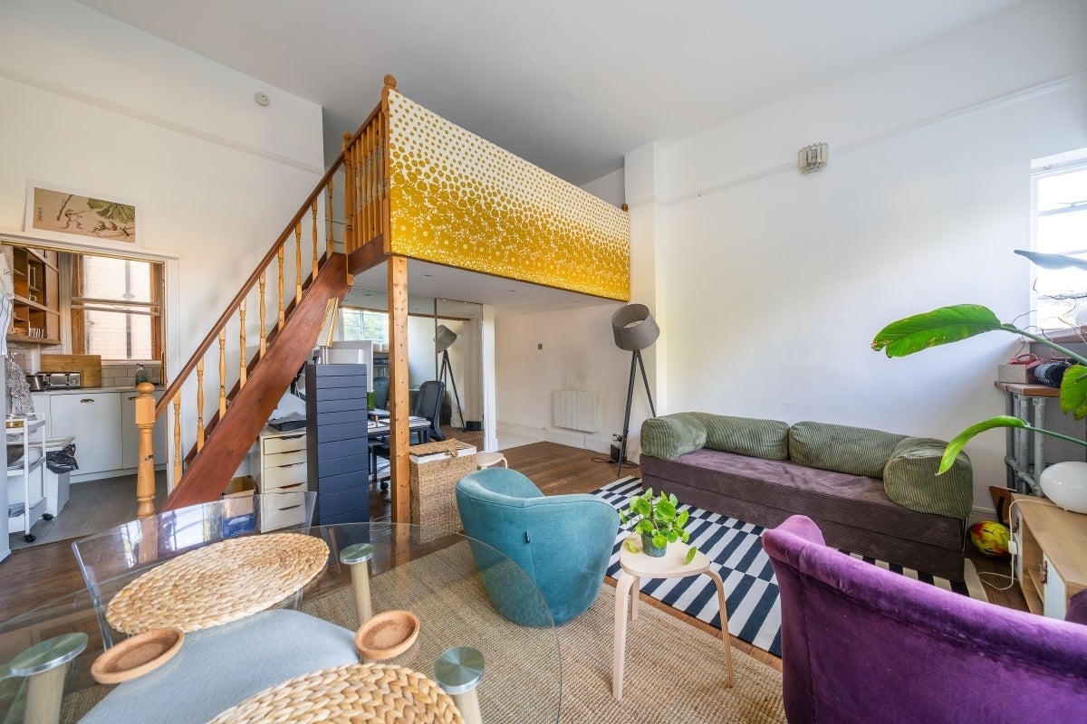 Flat Clapham Common North Side in Greater London