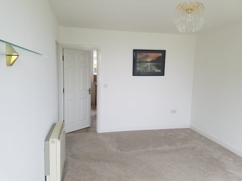 Flat Dronfield Road in Eckington
