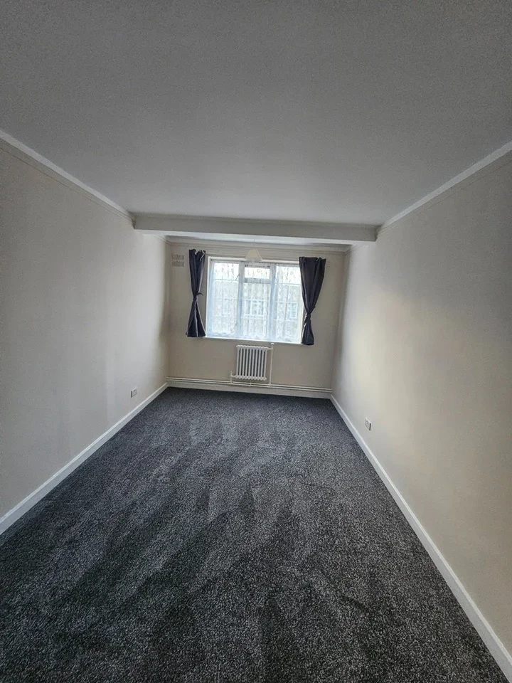 Room Greenhill Way in Greater London
