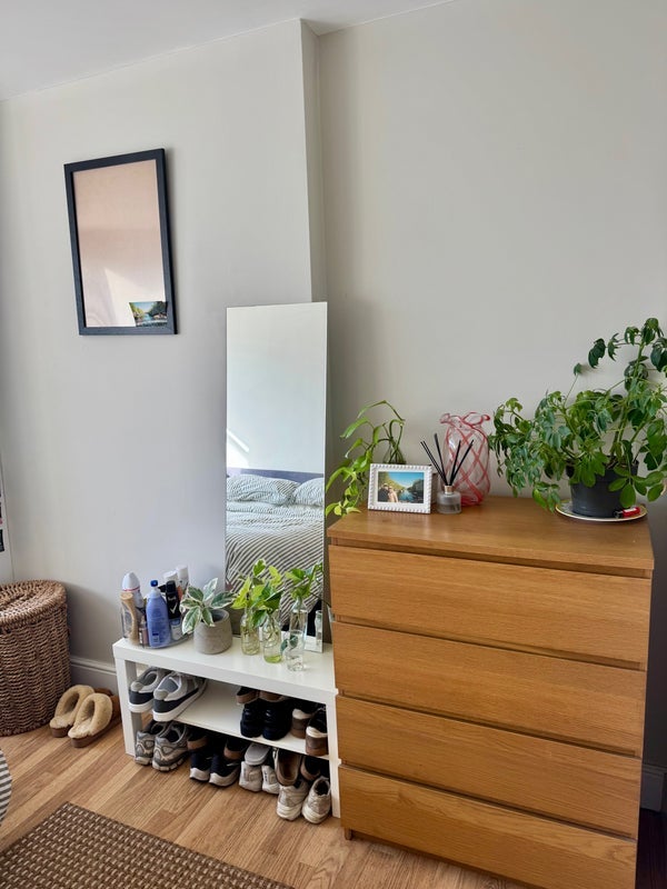 Room Harberson Road in Greater London