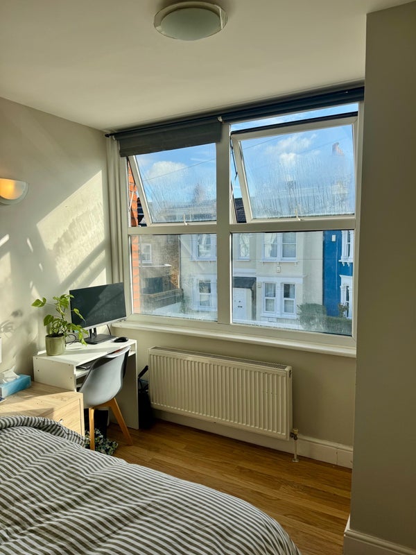 Room Harberson Road in Greater London